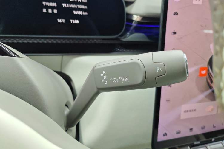 Used Zeekr 7X 2025 100 kWh Long-Range Rear-Wheel Drive with Intelligent Driving Features
