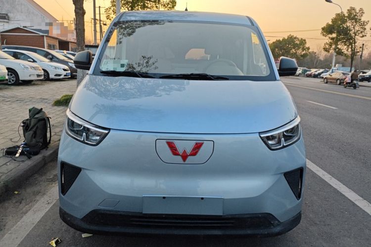 Used Wuling Yangguang 2024 300KM Comfort Version Passenger Van 75kW

