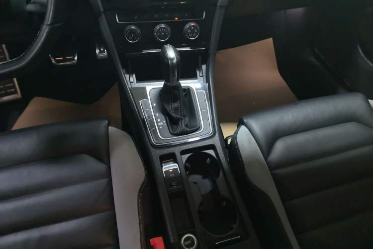 Used Volkswagen Golf 2016 1.4TSI Automatic R-Line
