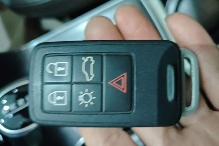 Used Volvo V40 2016 T3 Zhiyi Edition
