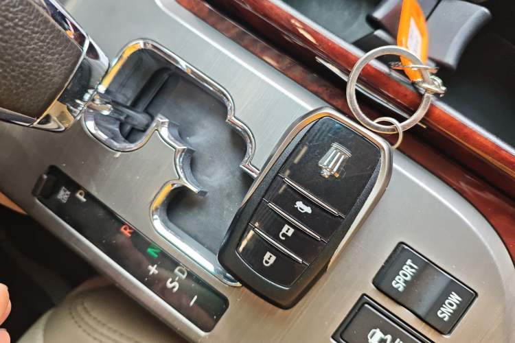 Used Toyota Crown 2012 2.5L Royal Navigation Edition
