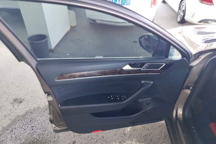 Used Volkswagen Magotan 2017 330TSI DSG Luxury Model
