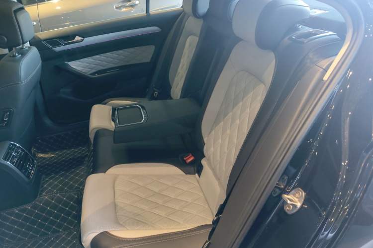 Used Volkswagen Magotan 2023 2 Million Units Commemorative Edition 330TSI DSG Luxury Version
