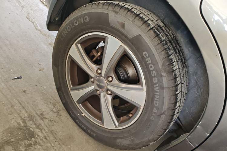 Used Haval H6 2013 Upgraded Model 2.4L Automatic Two-Wheel Drive Elite Version
