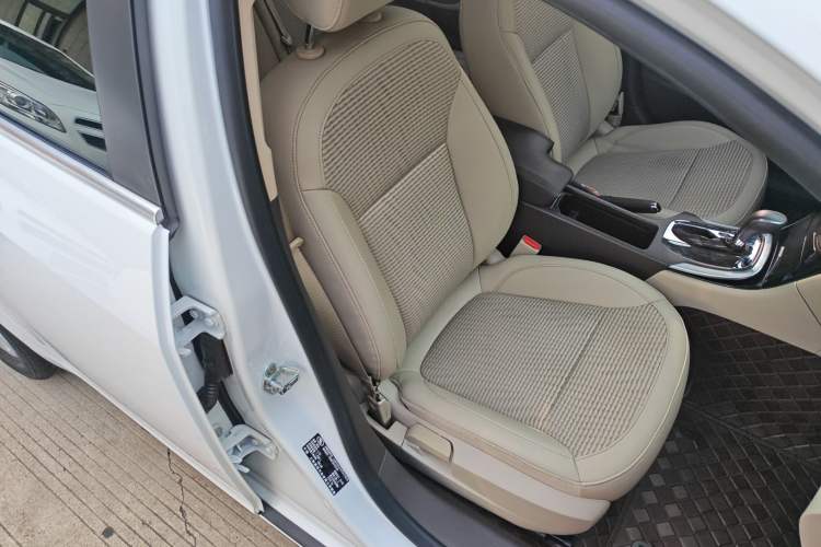 Used Buick Regal 2015 2.0L Leading Fashion Edition