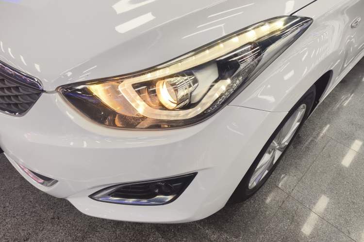 Used Hyundai Elantra (5th Generation / Langdong) 2016 1.6L Automatic Smart Version
