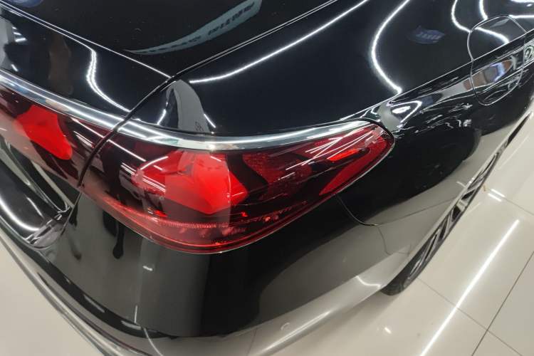 Used Mercedes-Benz E-Class 2024 Facelift E 300 L Luxury Edition
