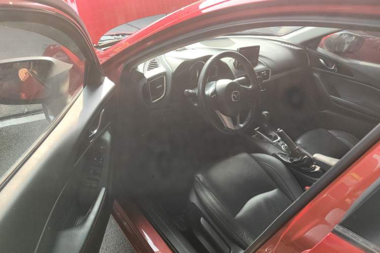 Used Mazda Mazda 3 Axela 2016 Sedan 2.0L Automatic Flagship Model
