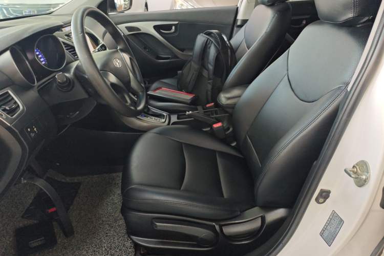 Used Hyundai Elantra 2016 1.6L Automatic Smart Version
