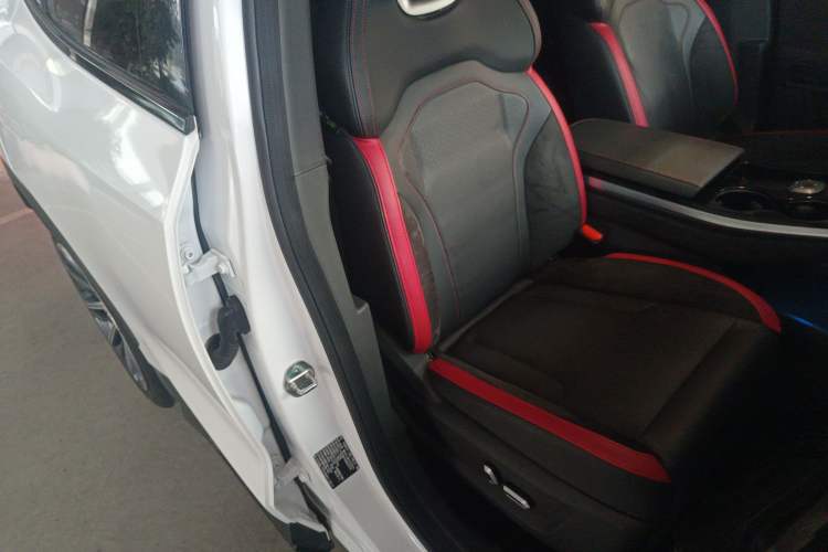 Used JETOUR Dashing i-DM 2022 1.5T DHT Lightning 02
