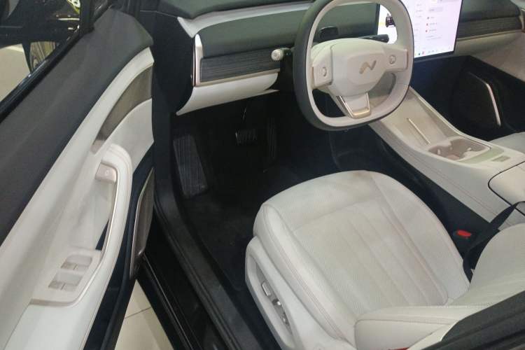 Used ONVO L60 2024 60 kWh All-Wheel Drive
