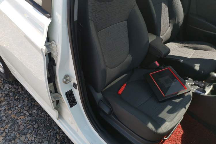 Used Hyundai Verna Ray 2014 1.4L Automatic GLX
