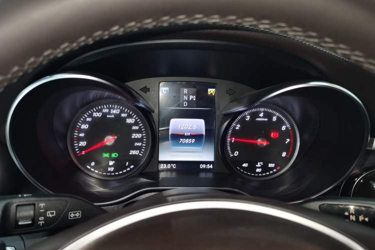 Used Mercedes-Benz GLC 2018 Facelift GLC 260 4MATIC Luxury Edition