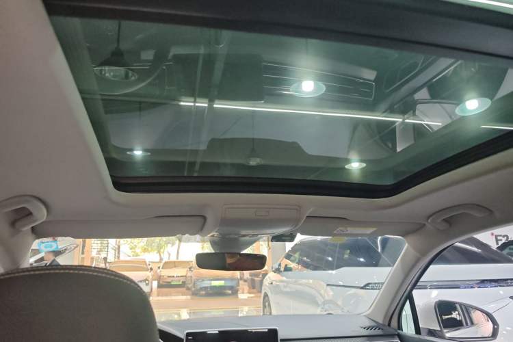 Used Volkswagen Tiguan L 2023 Facelifted 380TSI Automatic All-Wheel Drive R-Line Plus Version 7-Seater
