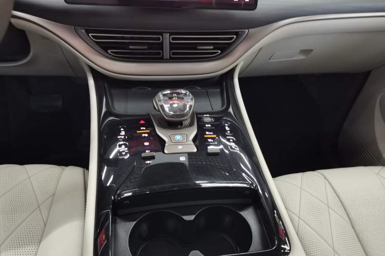 Used Denza D9 2022 DM-i 970 Four-Wheel Drive Flagship Model