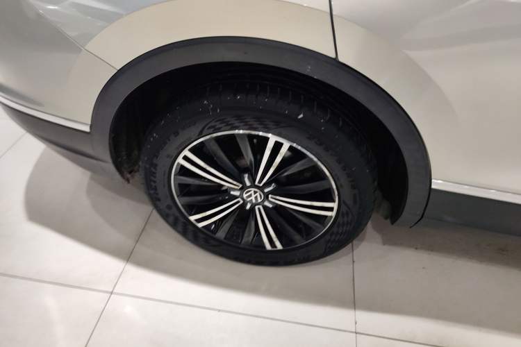 Used Volkswagen Tiguan L 2021 330TSI Automatic Two-Wheel Drive Smart Edition
