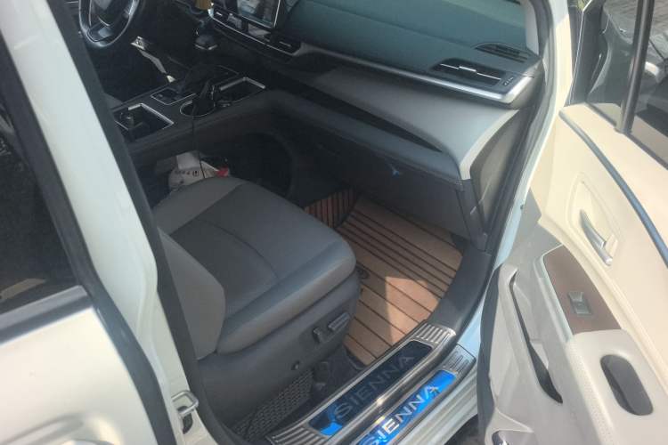 Used Toyota Sienna 2021 2.5L Hybrid Luxury Edition
