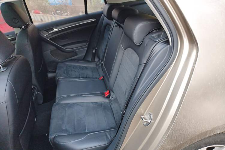 Used Volkswagen Golf 2018 230TSI Automatic Luxury Version
