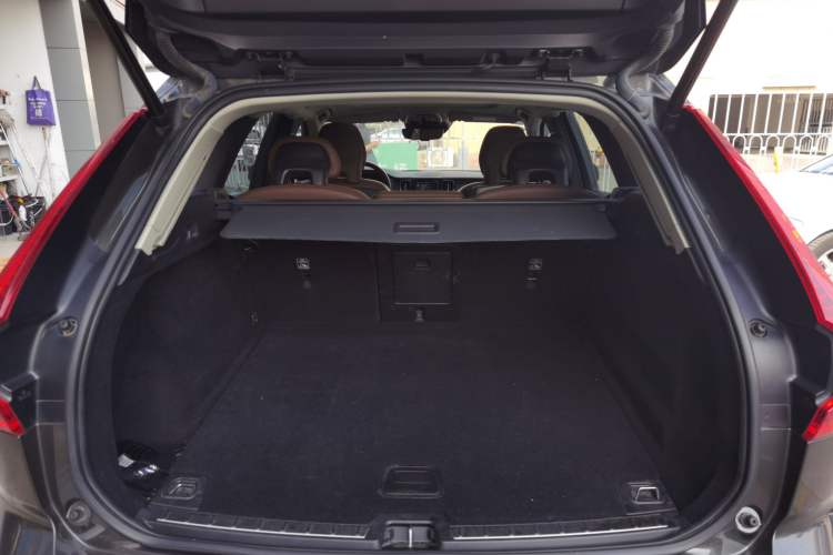 Used Volvo XC60 2019 T5 4x4 Zhiyuan Edition China VI Standard
