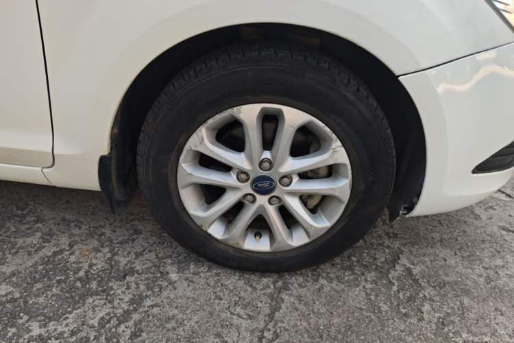 Used Ford Focus 2013 Hatchback Classic 1.8L Automatic Base Model
