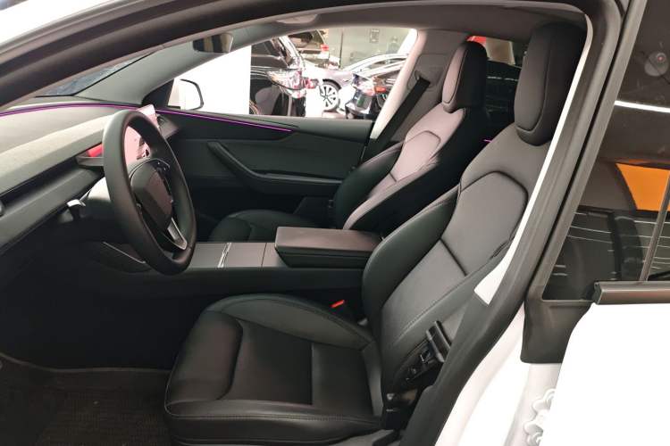 Used Tesla Model Y 2025 Rear-Wheel-Drive Version
