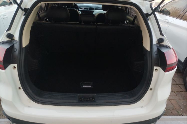 Used Geely Auto Emgrand X7 Sport 2018 1.8TD Automatic Two-Wheel Drive Smart 4G Connected Version
