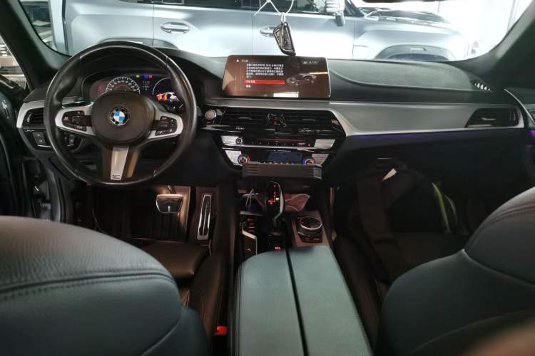 Used BMW 5 Series (Import) 2019 525i M Sport Package
