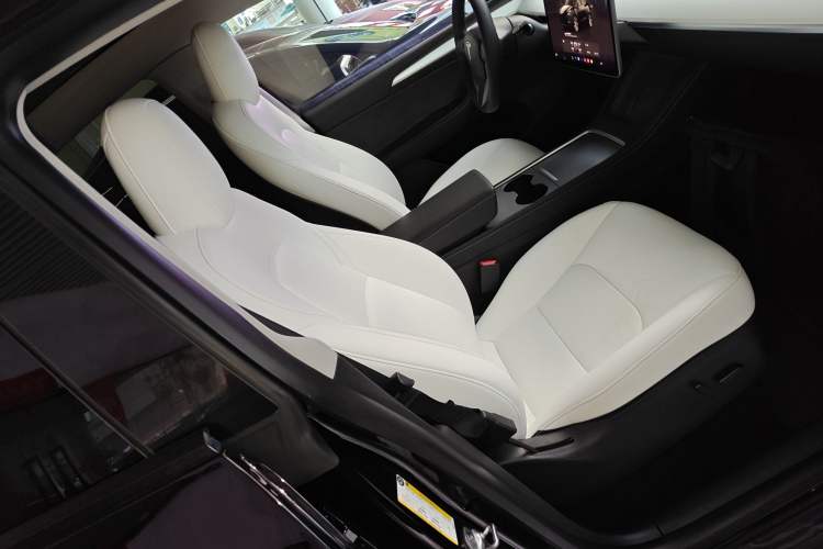 Used Tesla Model Y 2022 Long-Range All-Wheel-Drive Version