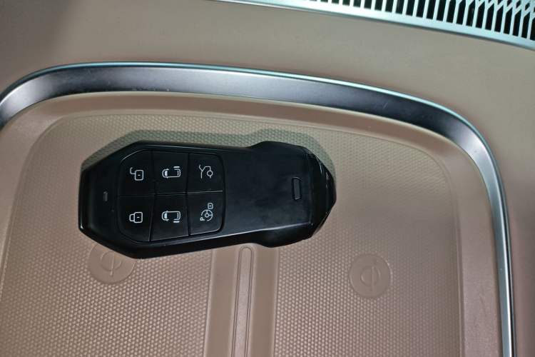 Used XPeng X9 2024 702 Ultra-Long Range Max
