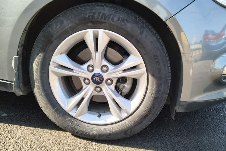 Used Ford Focus 2012 Sedan 1.6L Automatic Fashion Edition
