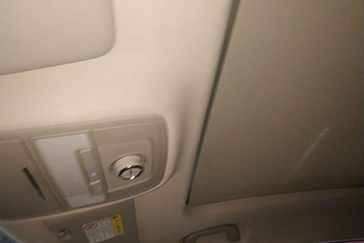 Used Roewe RX5 2016 20T Two-Wheel Drive Automatic Internet Smart Edition
