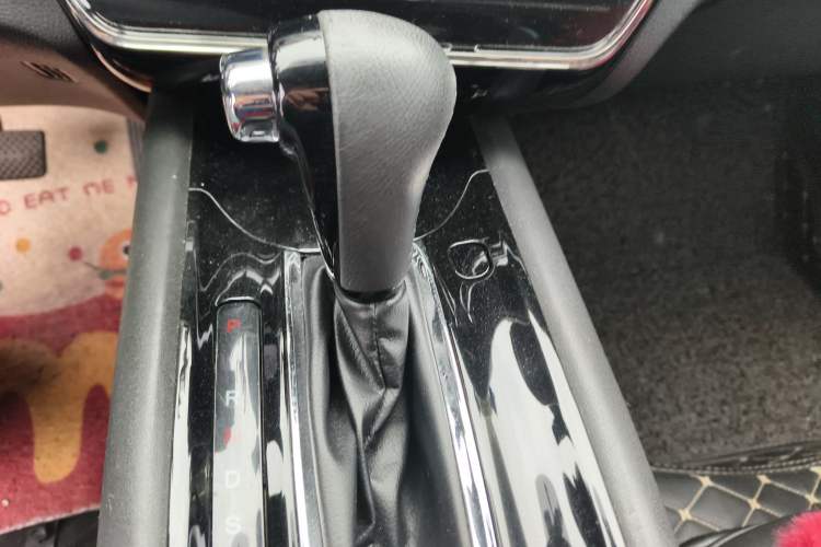 Used Honda Vezel 2015 1.8L CVT Four-Wheel Drive Flagship Model
