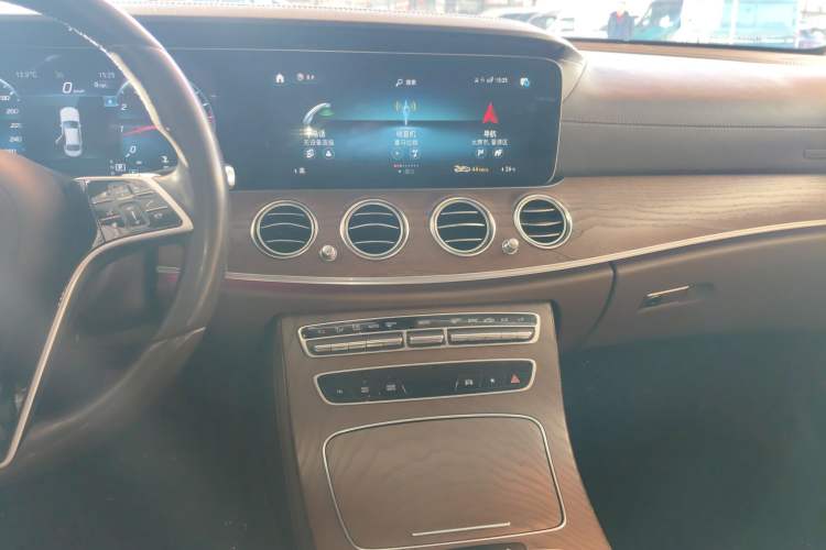 Used Mercedes-Benz E-Class 2022 Second Facelift E 300 L Fashion Edition
