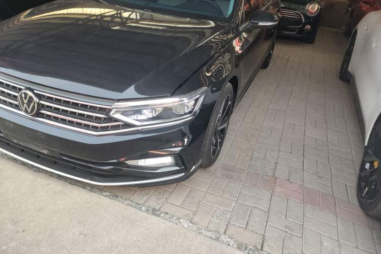 Used Volkswagen Magotan 2023 2 Million Units Limited Edition 330TSI DSG Leading Version
