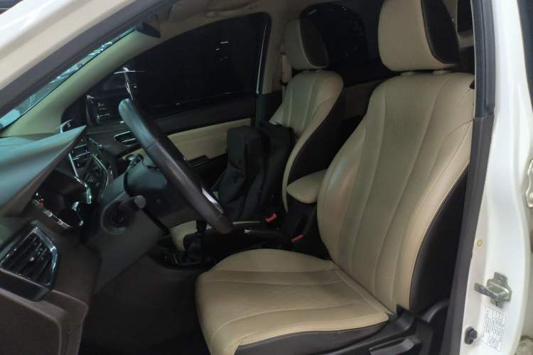 Used Baojun 310W 2017 1.5L Manual Fashion Model China V
