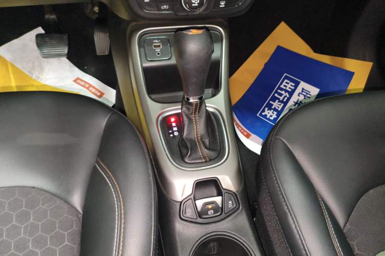 Used  Compass 2019 220T Automatic Enjoyment Version
