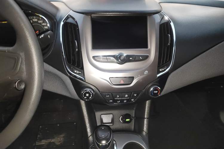 Used Chevrolet Cruze 2018 320 Automatic Pioneer Sunroof Edition
