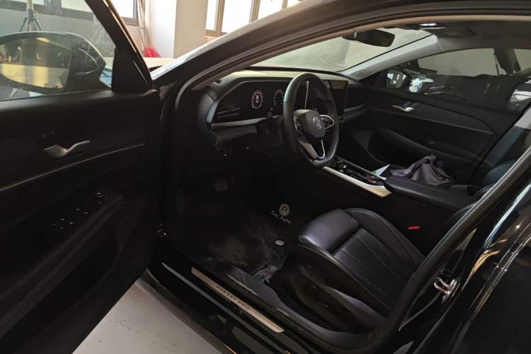 Used Volkswagen Passat 2025 Pro 380TSI Dragon Glory Edition
