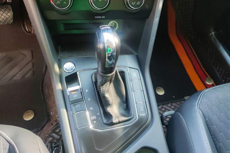 Used Volkswagen Tiguan L 2017 330TSI Automatic Two-Wheel Drive Luxury Edition
