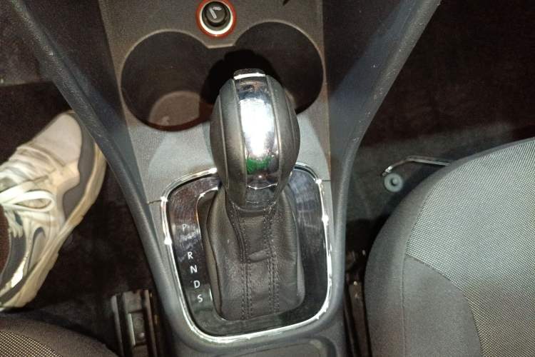 Used Volkswagen Polo 2016 1.6L Automatic Comfort Model
