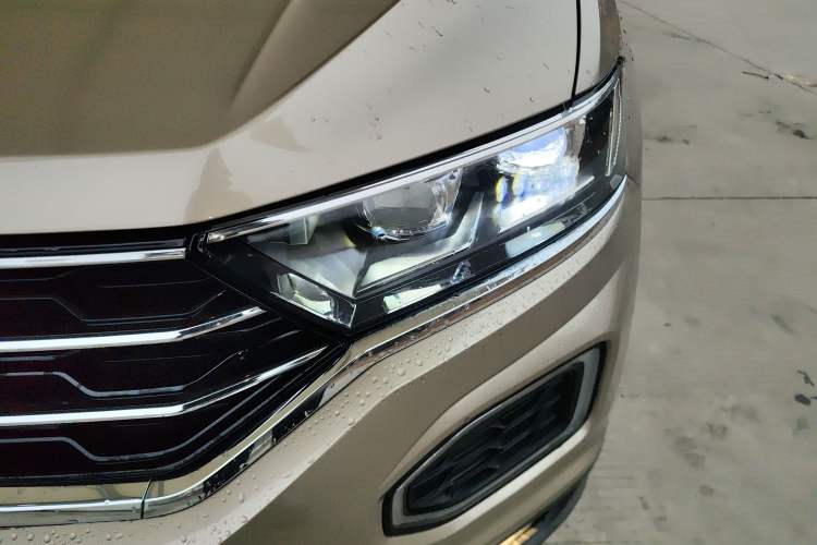 Used Volkswagen T-ROC 2021 280TSI DSG Two-Wheel Drive Comfort Connect Edition