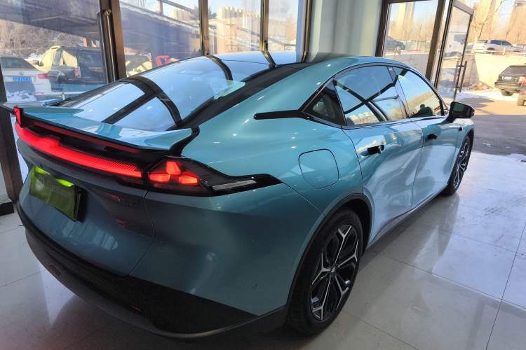 Used  L07 2024 230Max Qiankun Intelligent Driving ADS SE Range-Extended Version
