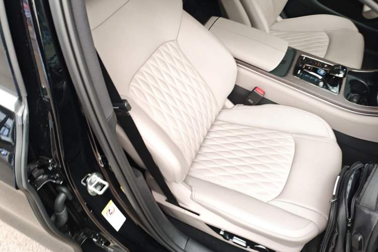 Used BYD Han 2025 DM-i Intelligent Driving Edition 125KM LiDAR Flagship Model
