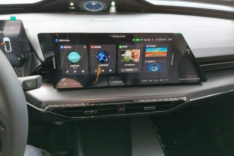 Used Oshan Z6 2023 Blue Whale 1.5T DCT Smart-Led City Edition