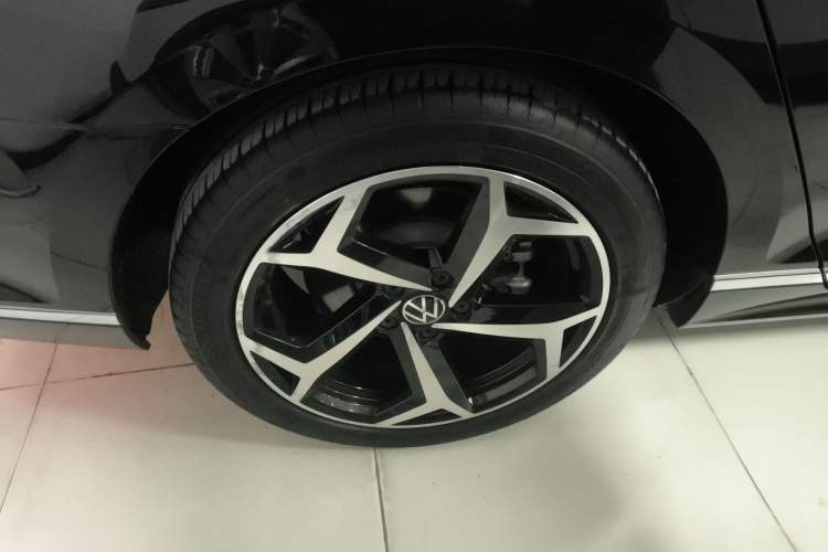 Used Volkswagen Magotan 2023 2 Million Units Limited Edition 330TSI DSG Leading Version
