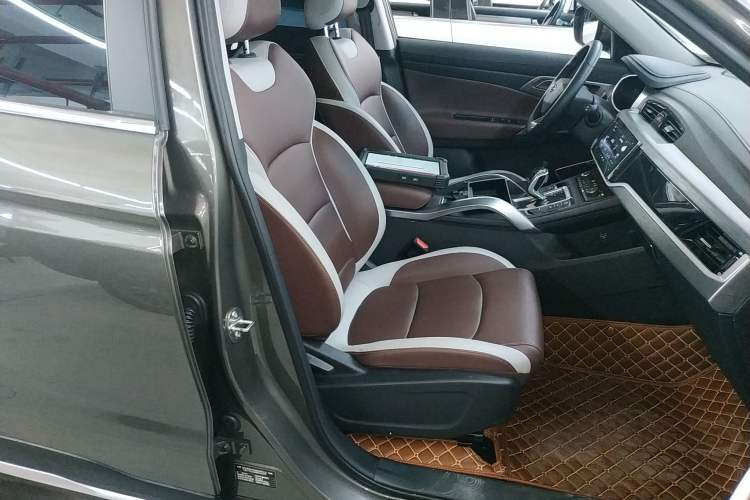 Used Geely Auto Emgrand X7 Sport 2022 1.8TD DCT Zhiya Trim
