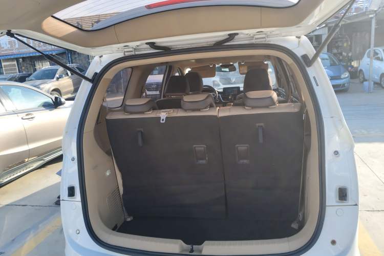 Used Baojun 730 2017 1.5T Manual Prestige Version 7 Seats