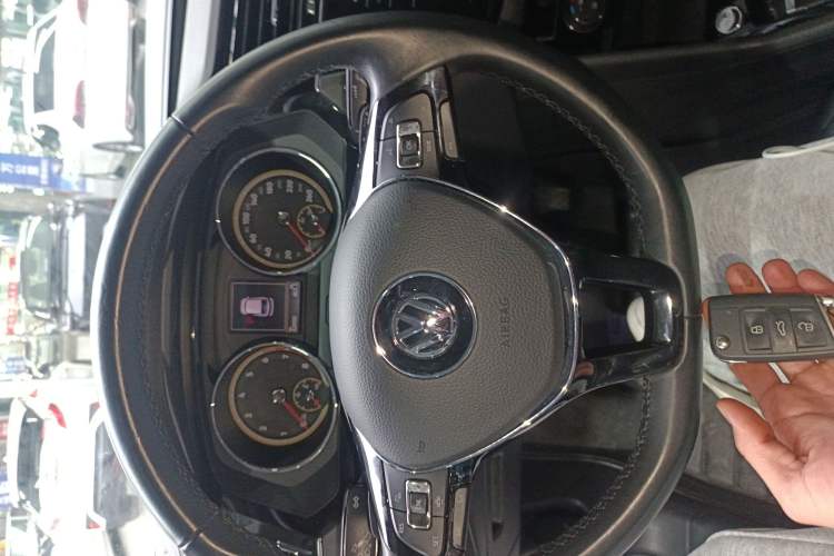 Used Volkswagen Tiguan L 2019 Revised 330TSI Automatic Two-Wheel Drive Smart & Luxury Edition China VI Standard
