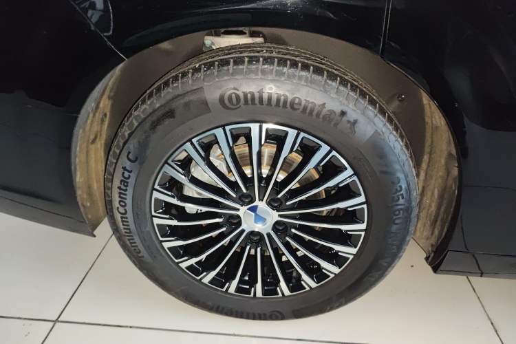 Used Denza D9 2024 DM-i 1050 Luxury Model
