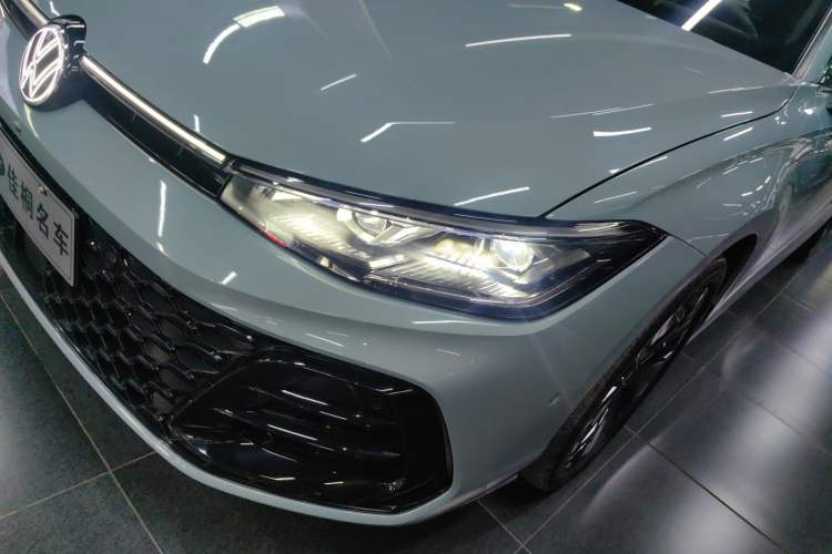 Used Volkswagen Passat 2025 Pro 380TSI Starry Dragon Luxury Edition